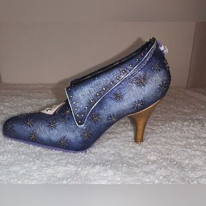 Vintage 90’s Willow Hall Original Collectible Midnight Star, miniature shoe.